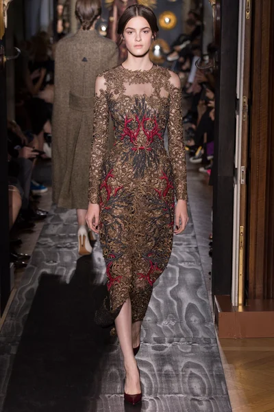 Look 18